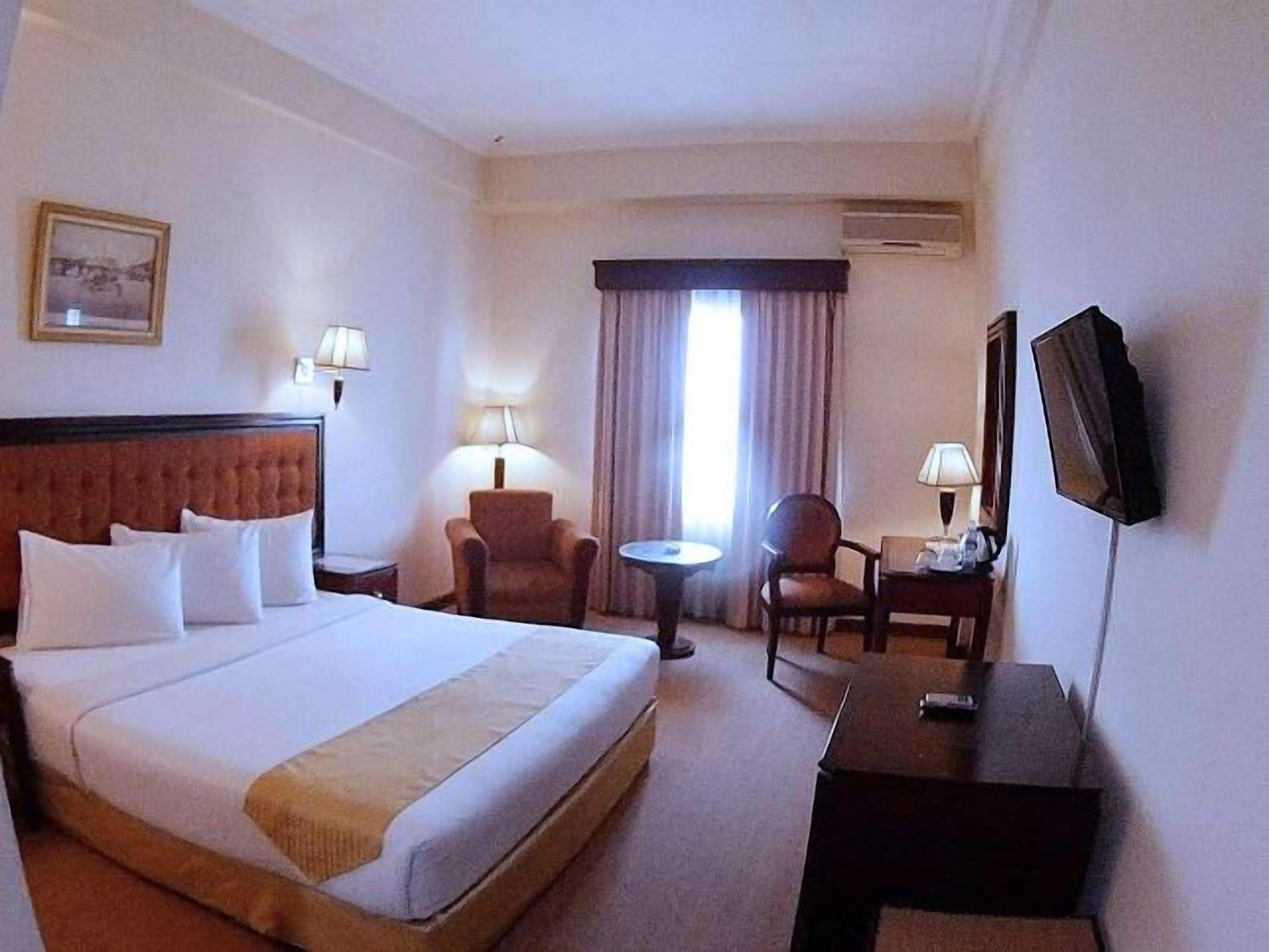 Harbourbay Amir Hotel Batam Екстериор снимка
