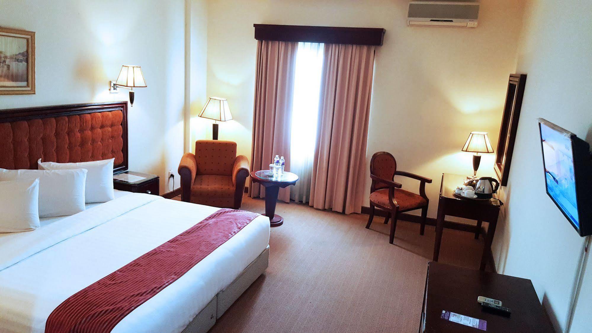 Harbourbay Amir Hotel Batam Екстериор снимка