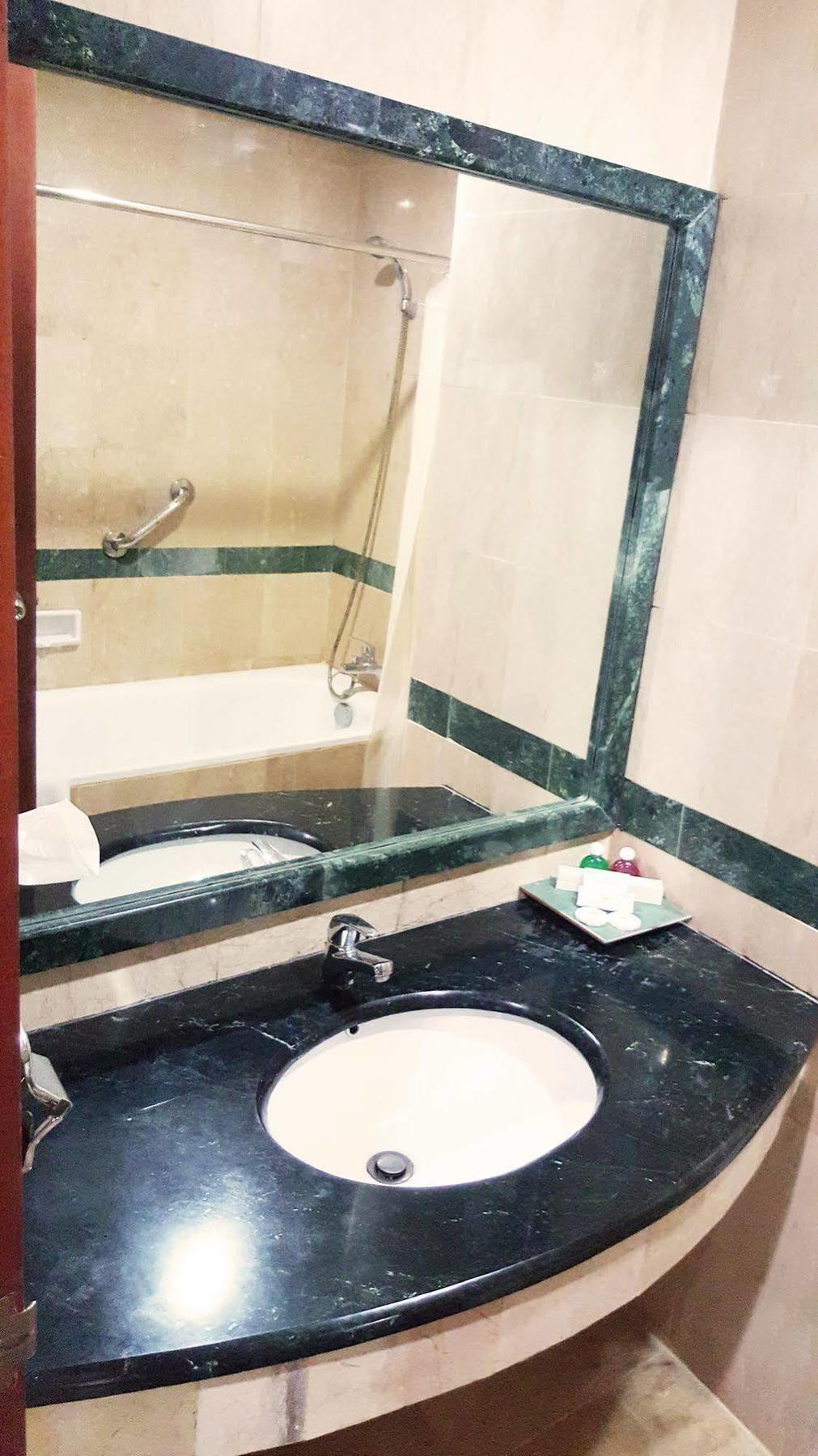 Harbourbay Amir Hotel Batam Екстериор снимка
