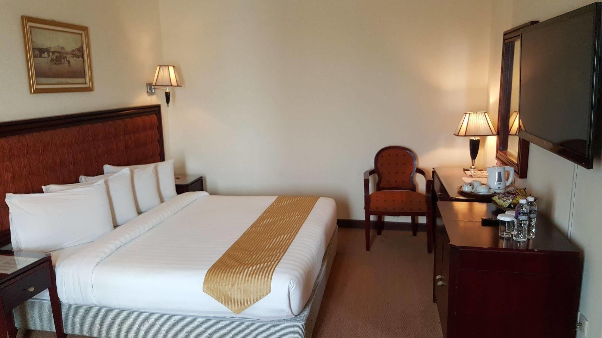 Harbourbay Amir Hotel Batam Екстериор снимка